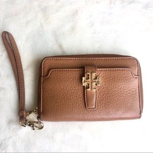 EUC Tory Burch plaque wristlet